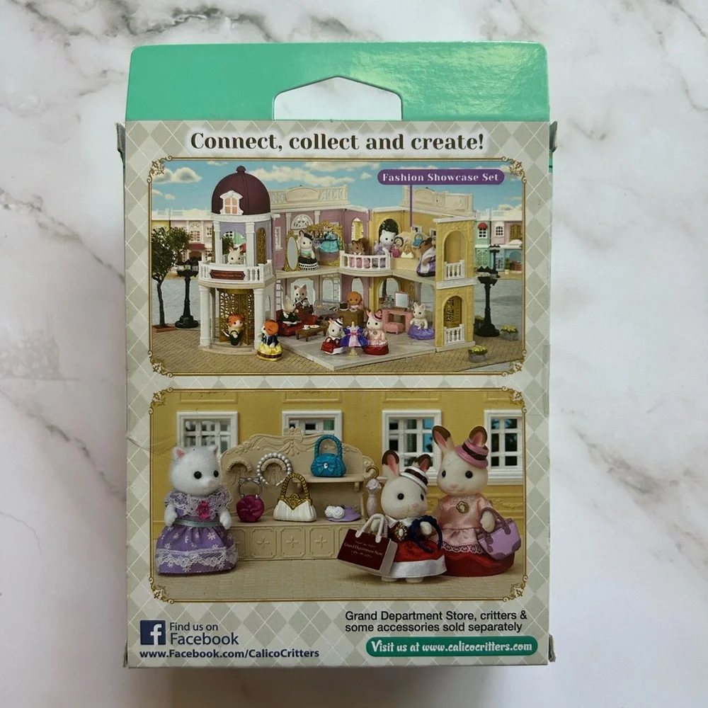 Calico Critters Town Fashion Showcase Accessories Set CC3020 - Picture 2 of 3
